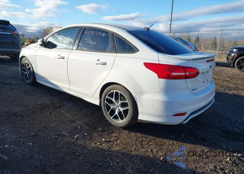 2015 Ford Focus Se z USA, uszkodzony, nr VIN 1FADP3F24FL210122